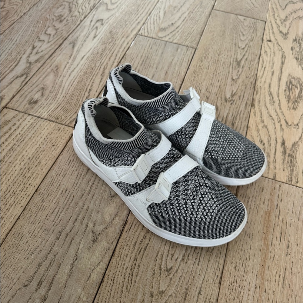 Nike Black and White Knit Athletic Shoes